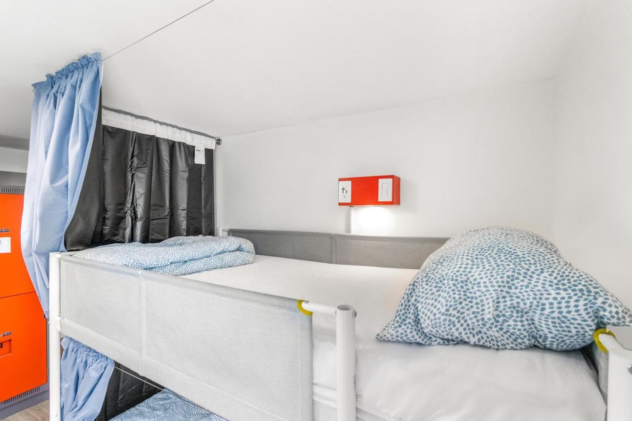 Dormitorio Misto con 8 Letti