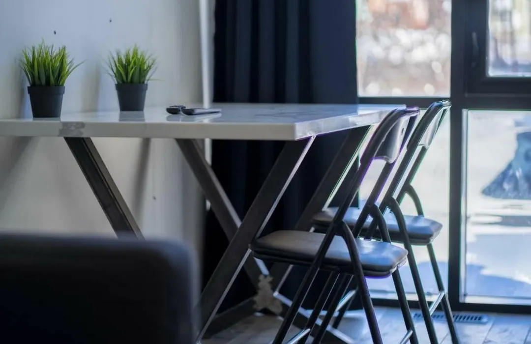 Stylish Home In Queen West-1