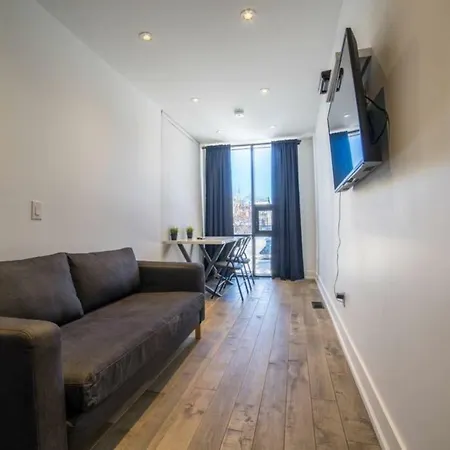 Stylish Home In Queen West-2